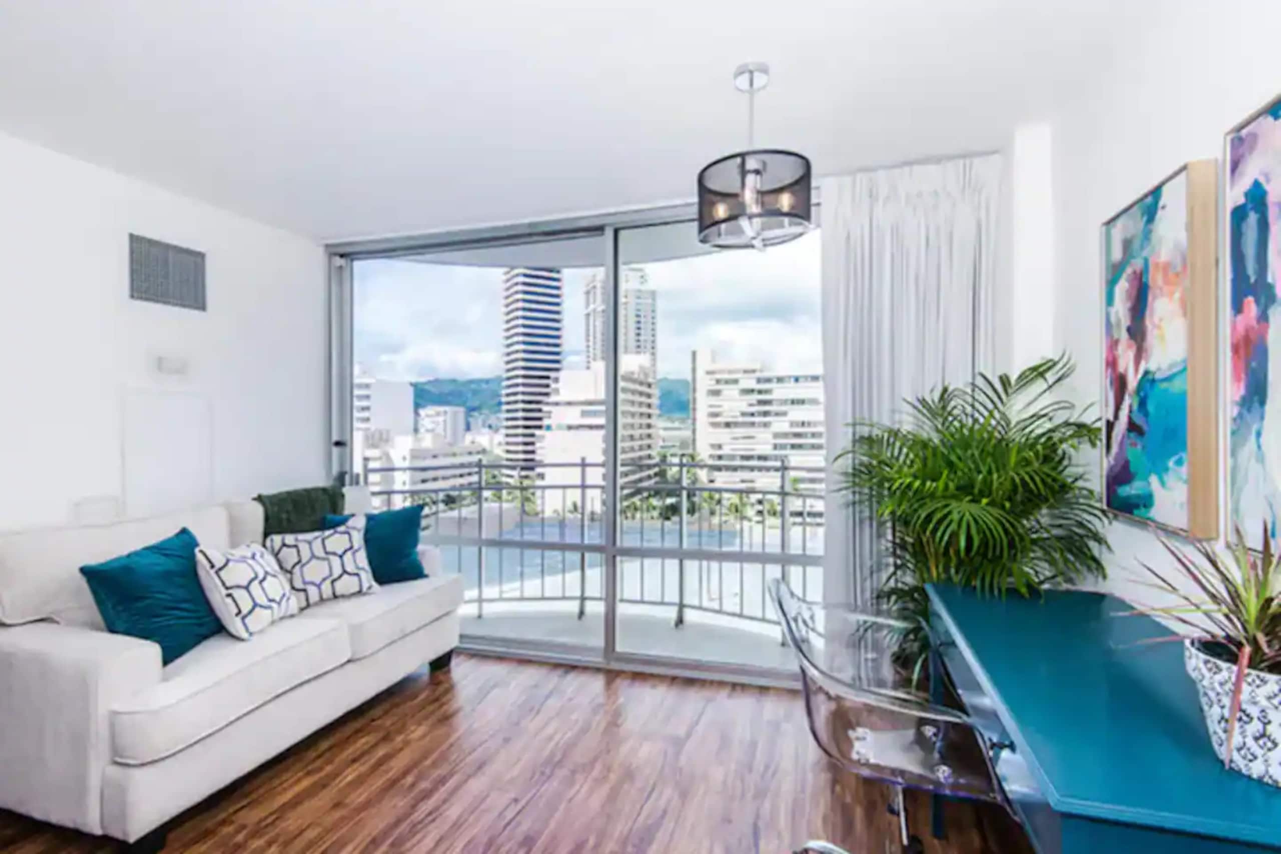 Condo in Honolulu · ★4.95 · Studio · 1 bed · 1 shared bath - Image 11