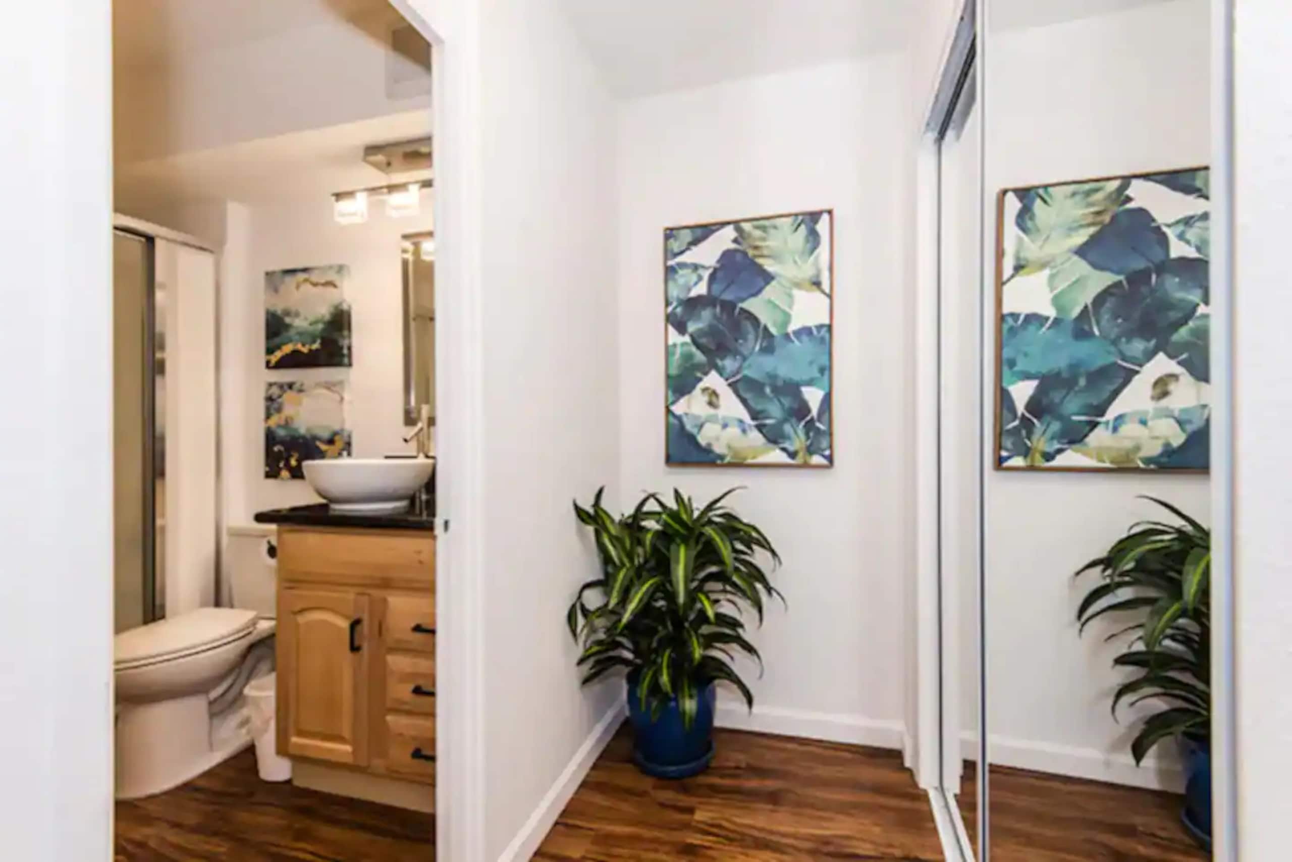 Condo in Honolulu · ★4.95 · Studio · 1 bed · 1 shared bath - Image 5