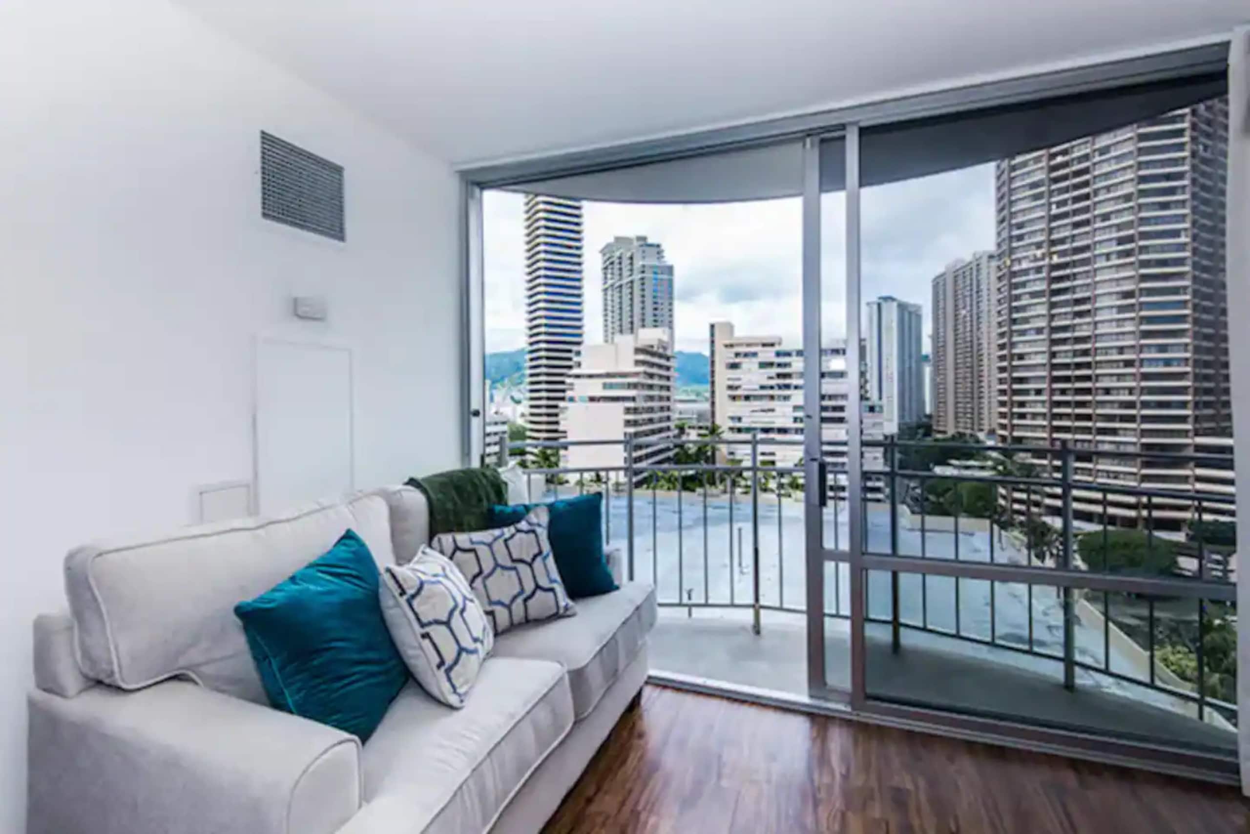 Condo in Honolulu · ★4.95 · Studio · 1 bed · 1 shared bath - Image 12