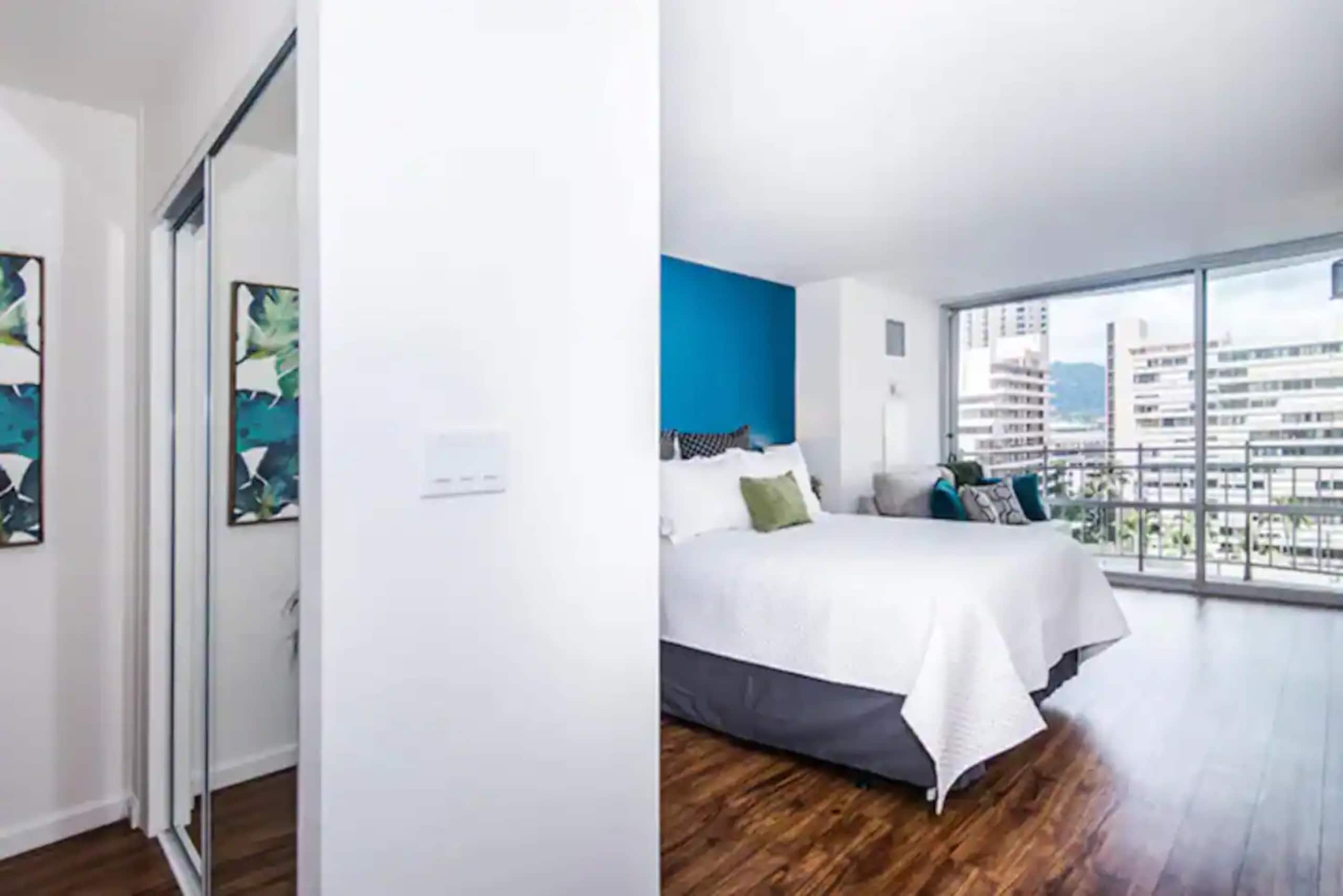 Condo in Honolulu · ★4.95 · Studio · 1 bed · 1 shared bath - Image 9