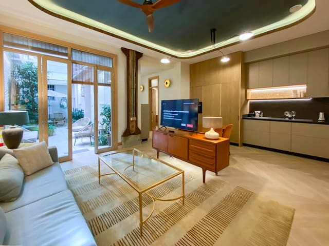 Unique apartment with patio by Justicia