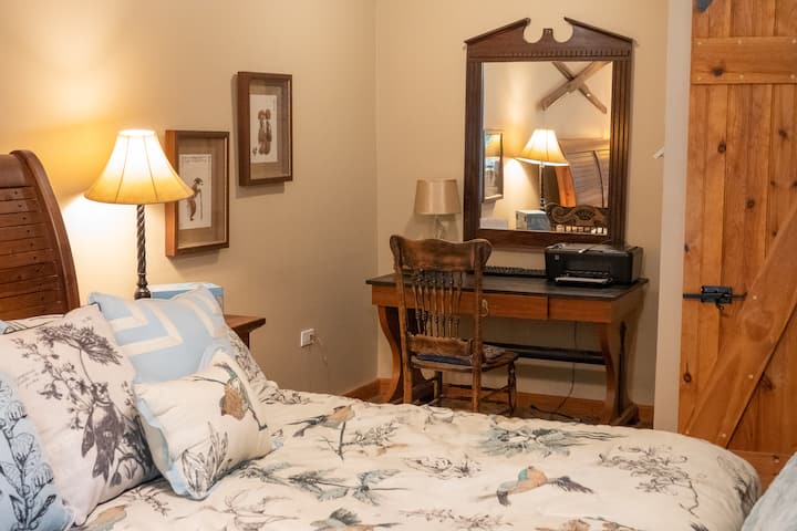 Dormitorio principal y escritorio