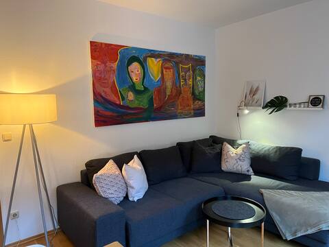 POPULAR Central & Quiet downtown apartment