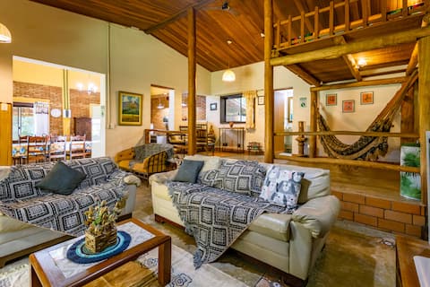 Top Airbnb: Casa da Colina - Fireplace and Balcony with View em Amparo