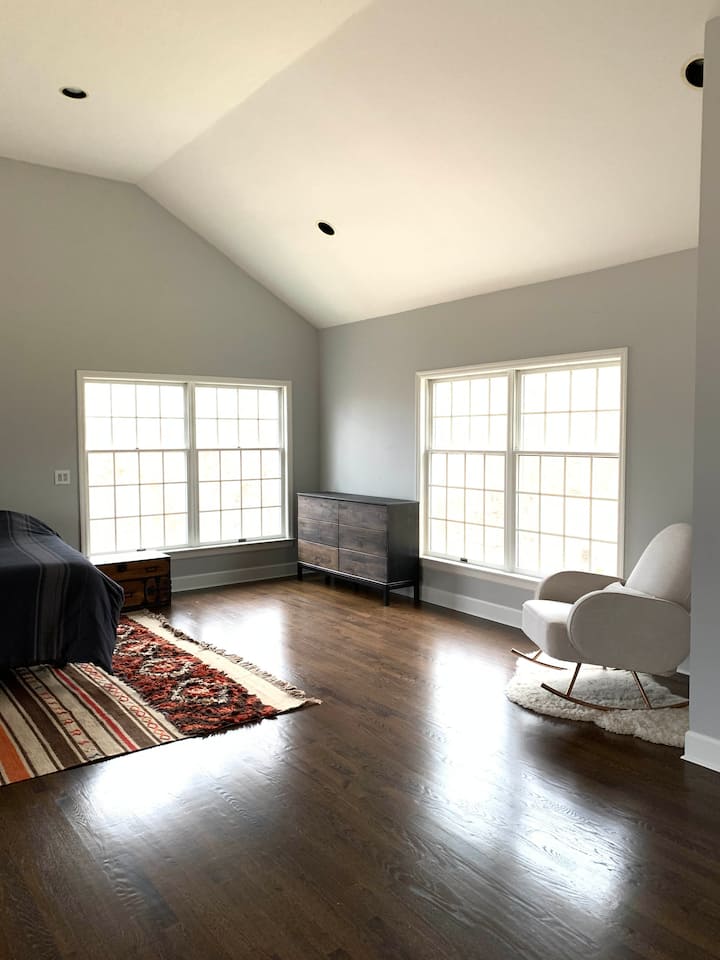 غرفة النوم الرئيسية رقم1