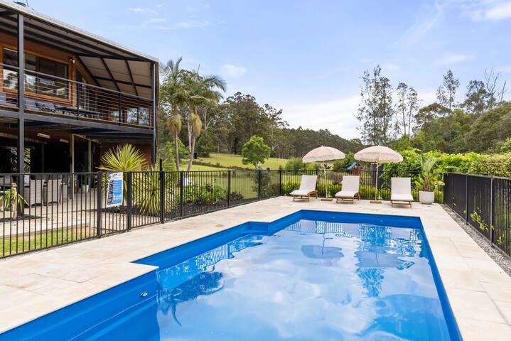 Wobbly Boot Estate – Lrg luxury 5bd home with pool gallery image 2