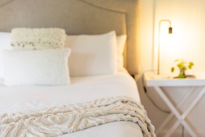 Wobbly Boot Estate – Lrg luxury 5bd home with pool gallery image 3