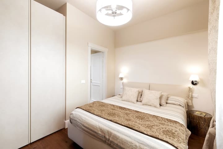 Dvokrevetna soba s bračnim krevetom