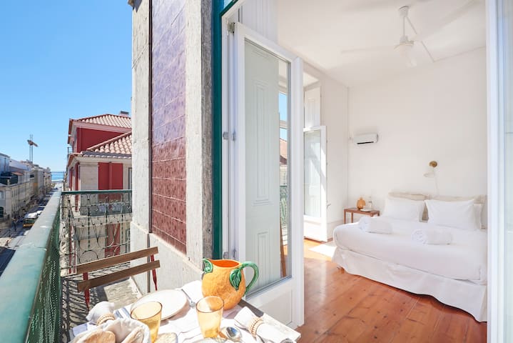 Deluxe with balcony by MS Apartments gallery image 2