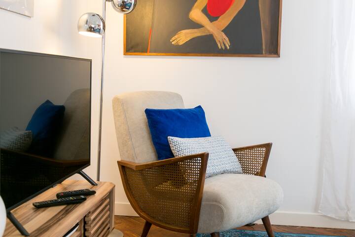 Amazing design duplex in the city center! gallery image 5