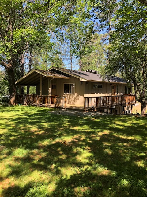 Augustino Vineyard Winery Cabin Cave Junction