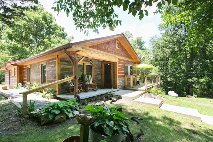 Asheville “Cabin-Esque” Getaway – 4 Bdrm’s