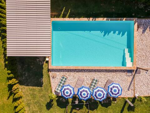 Holiday APP with BIG POOL 2  to 8 person