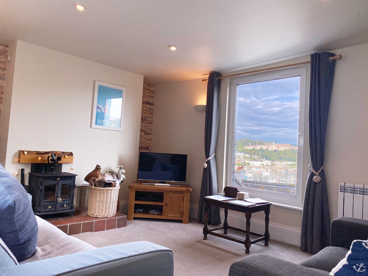 Annonce Airbnb populaire: Stunning River Views, Sunny Balcony with Parking à Kingswear