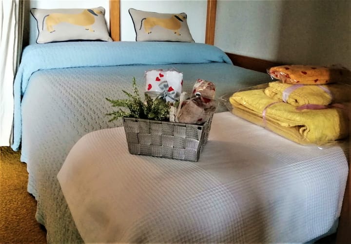 1,35см легло.
 Грижата за детайлите е от решаващо значение, за да направите изживяването на гостите наистина специално. 