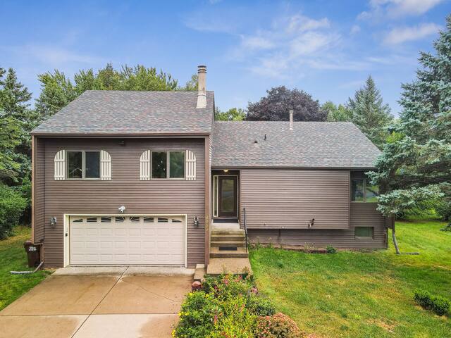 Lake Elmo Place, rural setting, near Woodbury gallery image 3