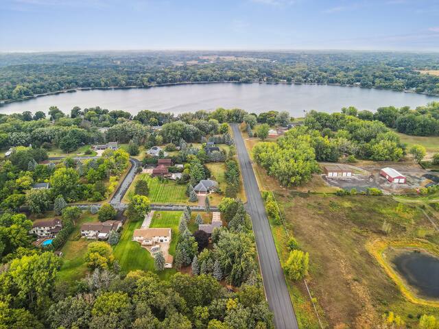 Lake Elmo Place, rural setting, near Woodbury gallery image 4