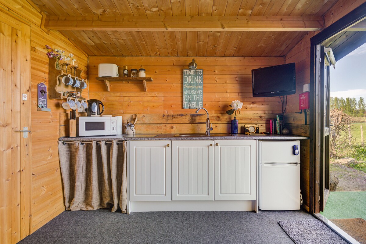 Popular Airbnb listing: Secret and Secluded Sedlescombe Hideaway in Westfield