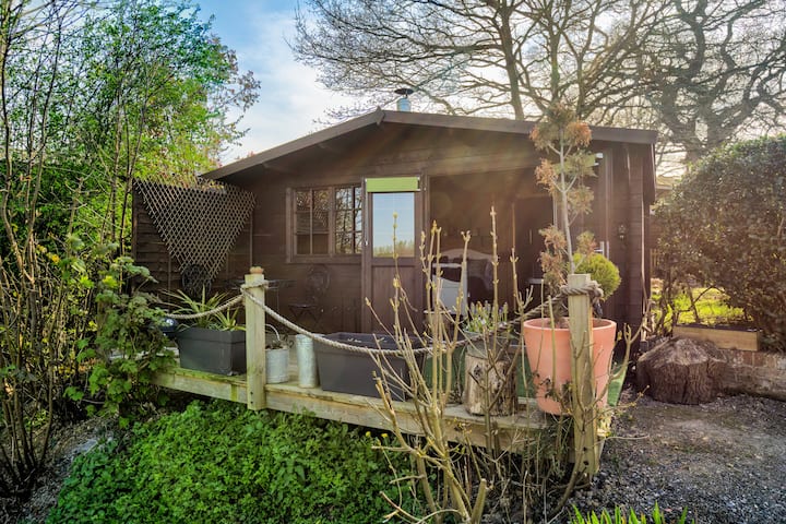 Secret and Secluded Sedlescombe Hideaway - Tiny houses for Rent in Battle,  United Kingdom - Airbnb