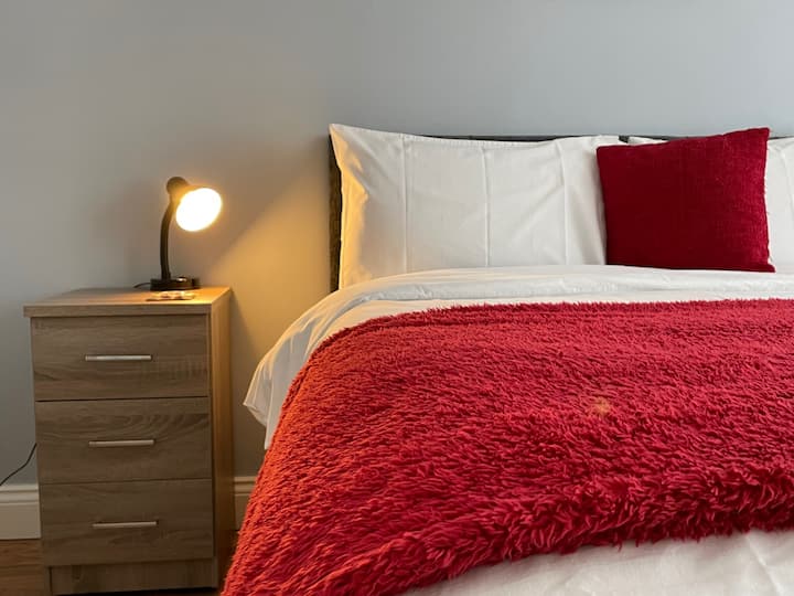 บ้านมี 3 ห้องนอน - ความหรูหราใกล้ใจกลางเดอรัมและให้พื้นที่สำหรับทั้งครอบครัว!