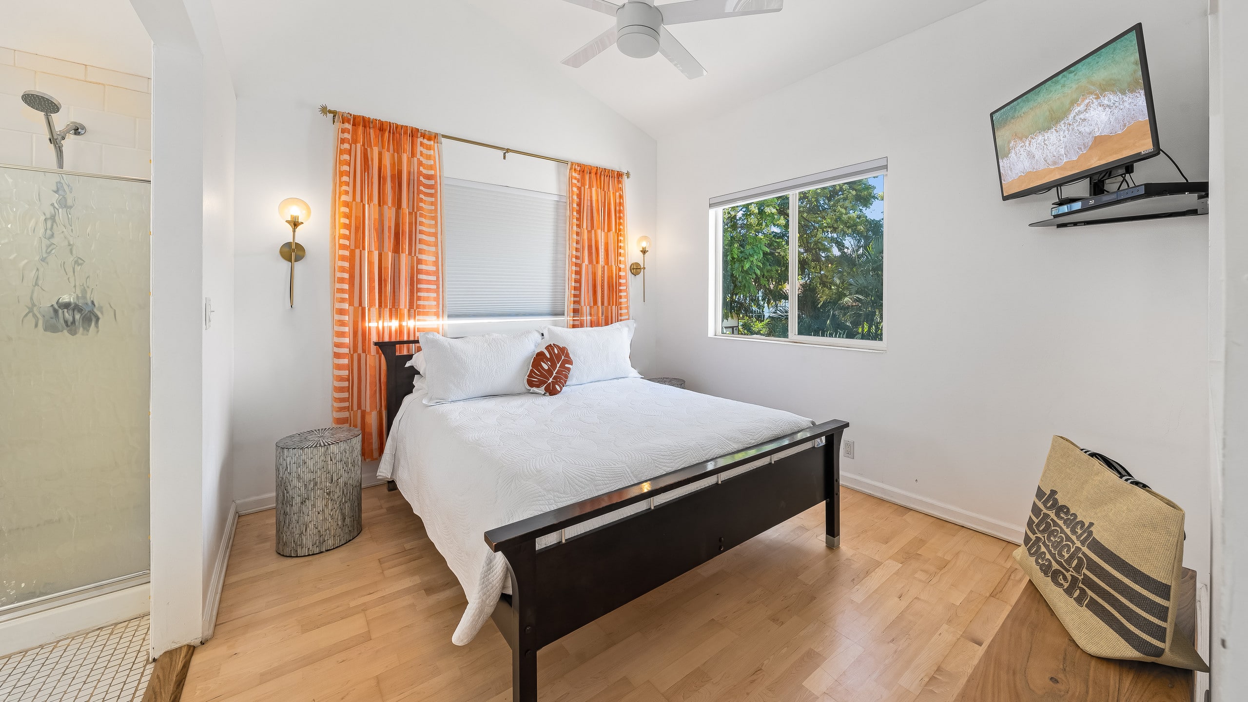Romantic Suite | Tropical Escape | BBQ & Hot Tub - Image 9