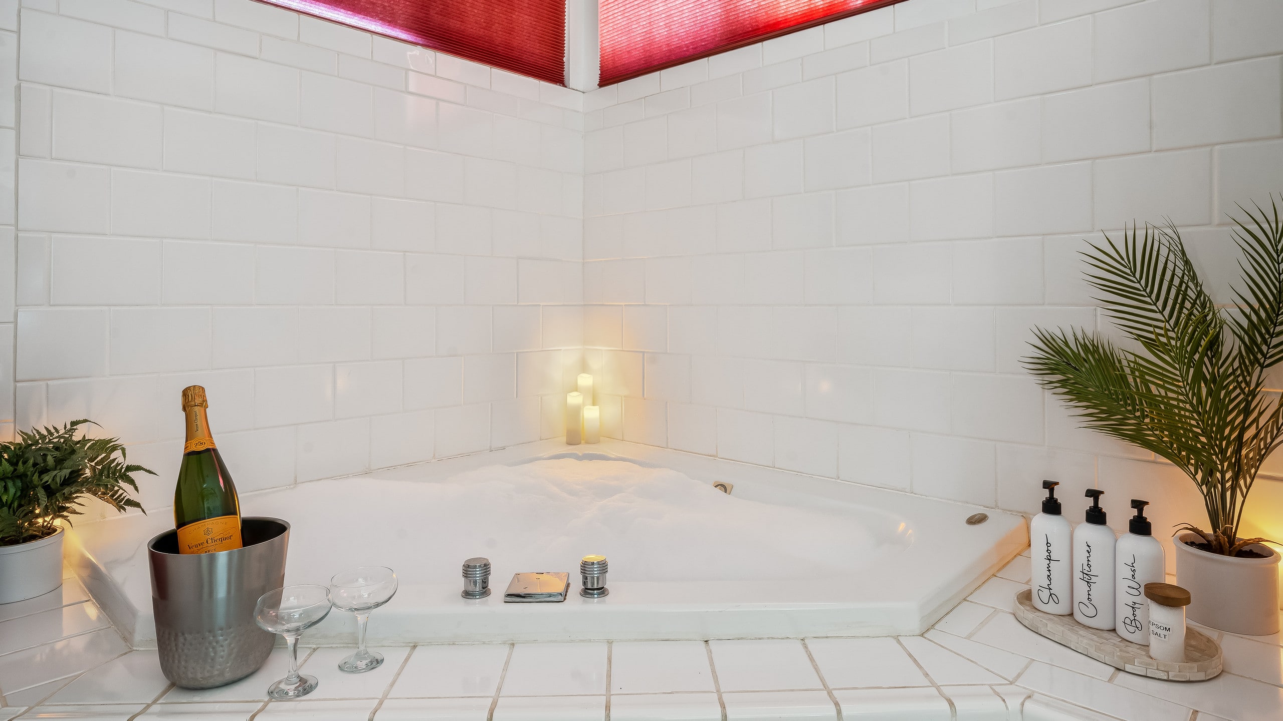 Romantic Suite | Tropical Escape | BBQ & Hot Tub - Image 10