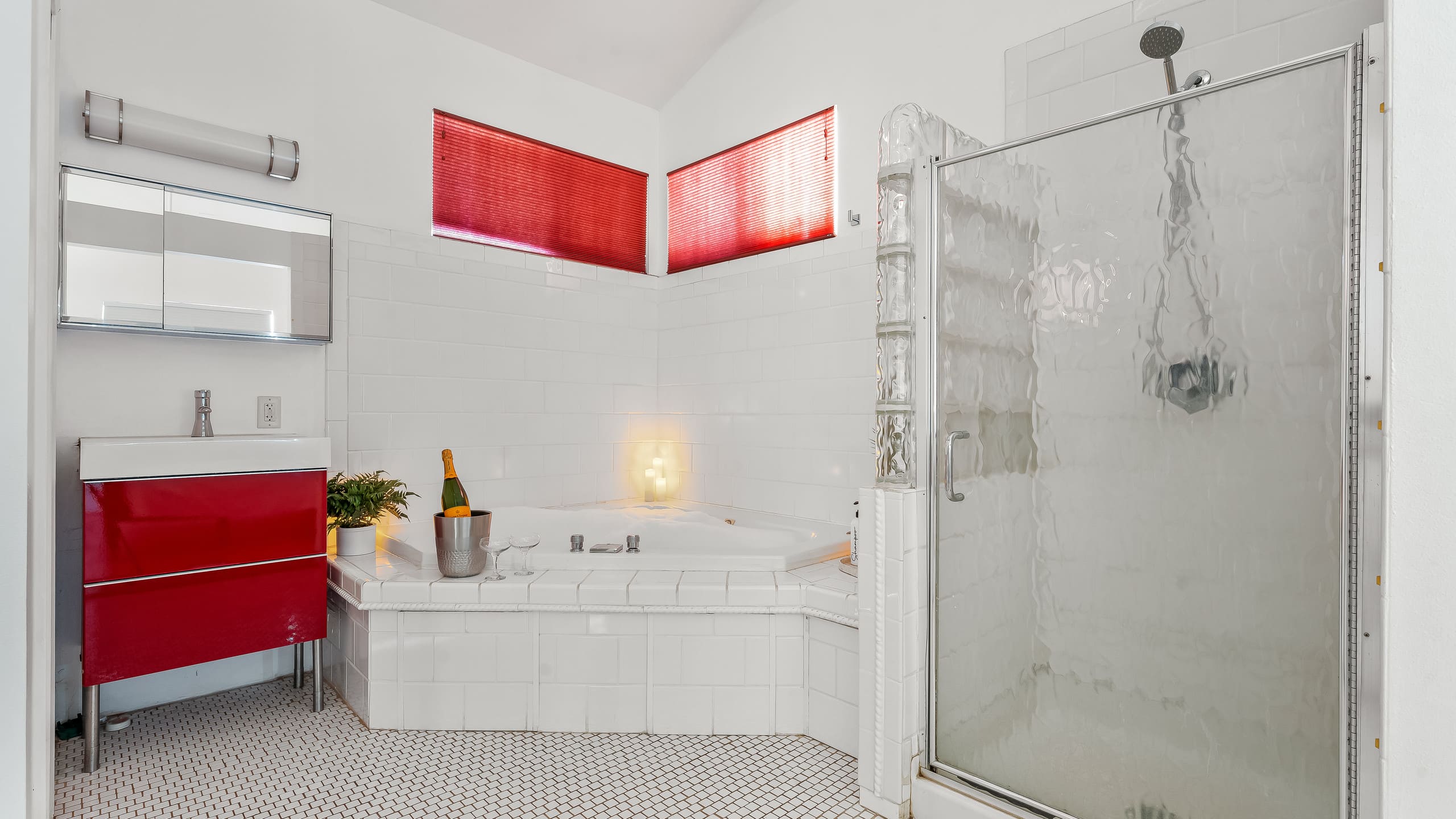 Romantic Suite | Tropical Escape | BBQ & Hot Tub - Image 3