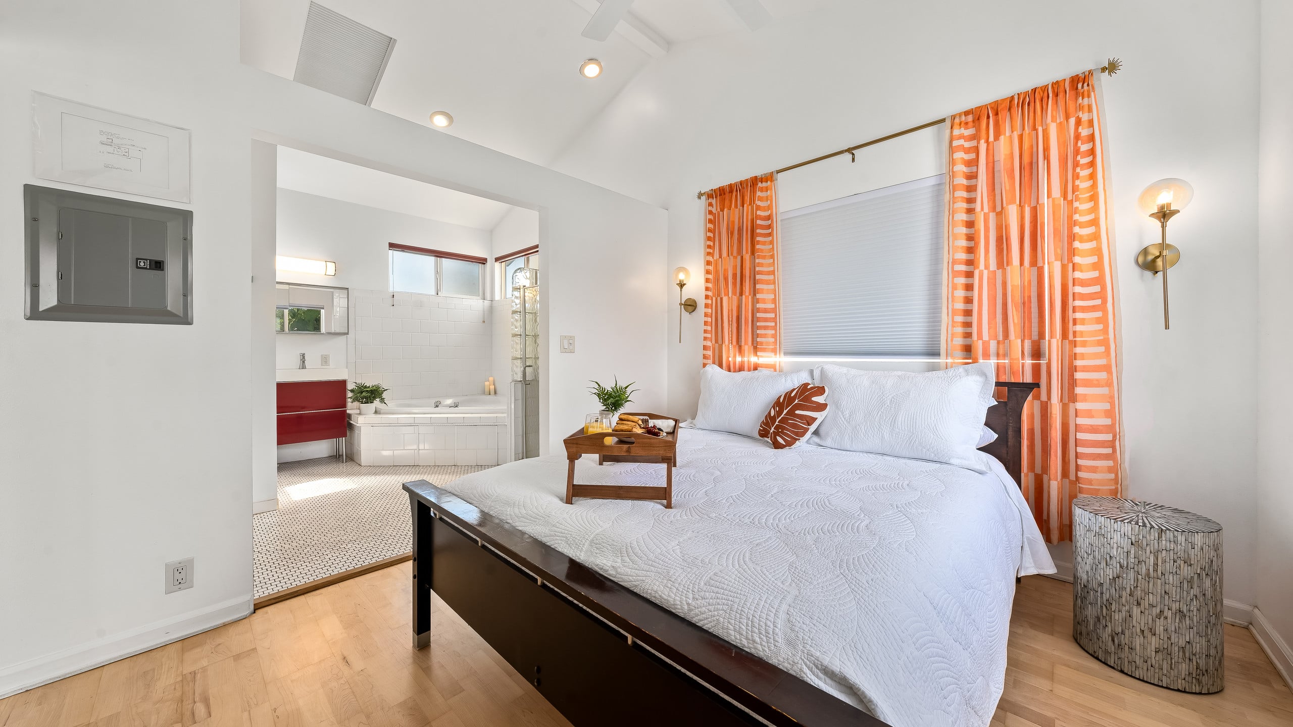 Romantic Suite | Tropical Escape | BBQ & Hot Tub - Image 2