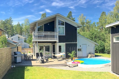 Stylish family house – private pool & home theater