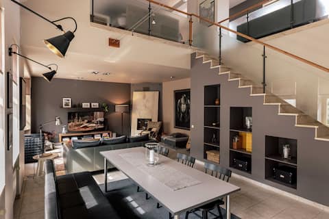 Spacious 2-story apt. w/ terrace - 280 m2