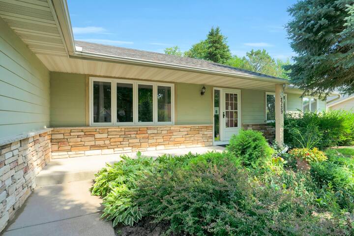 Colby Lake Place, On Colby Lake gallery image 2