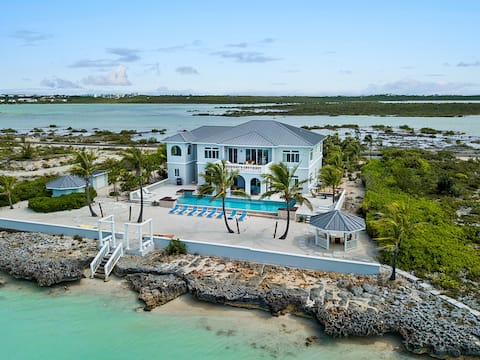 NEW! Luxury Turtle Tail Villa w/ Private Beach!