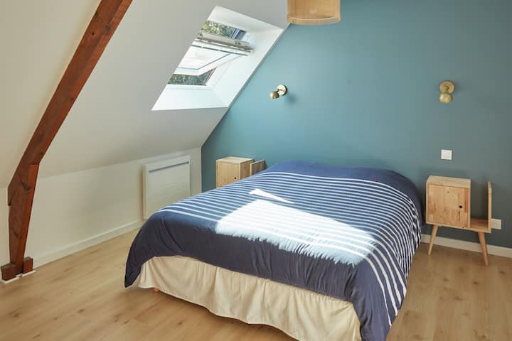 Nyumba #3: Chumba cha kulala kilicho na kitanda cha watu wawili, kwenye ghorofa ya kwanza.