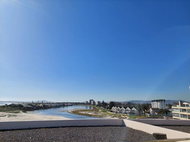 Cape Beach Penthouse gallery image 4