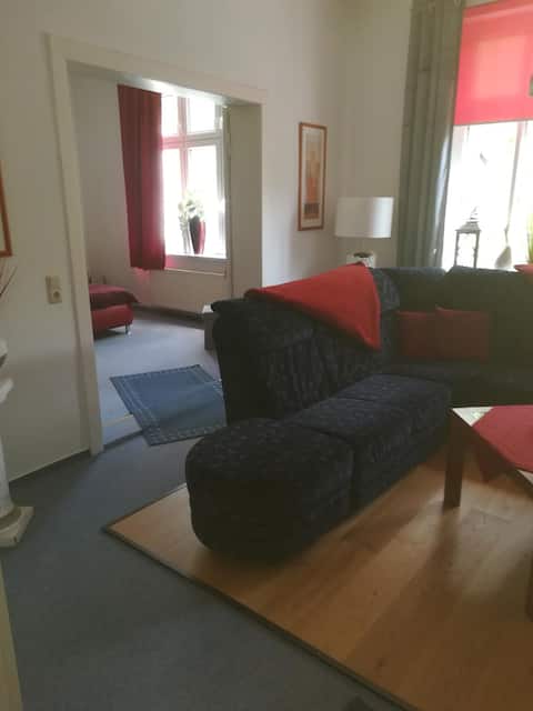 Close to the Elbe: Spacious 2-room city apartment