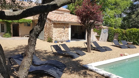 Provencal charm 5 minutes from Roussillon Provence