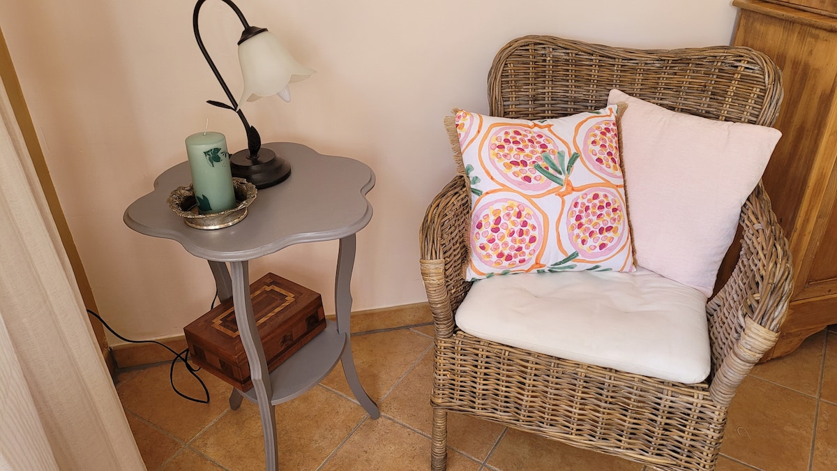 Annonce Airbnb populaire: My Little Provencal Paradise Sun Studio à Apt