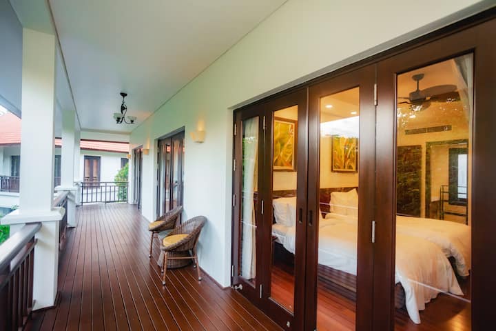 balkón na druhom poschodí