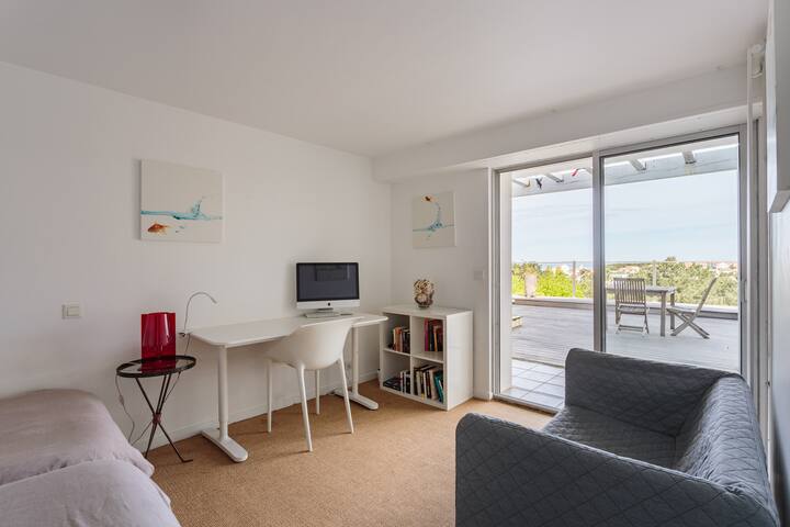 Dormitorio 3 con 2 camas individuales con vistas al mar