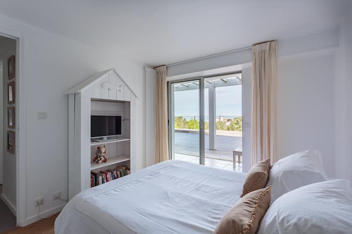 Habitación de 2 camas dobles con vistas al mar