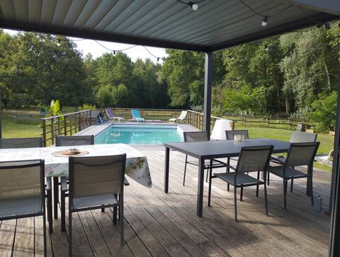 VILLA and Pool between Bordeaux, Ocean and Vines