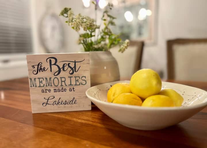 Peach Street Cottage INSIDE the gates of Lakeside - Houses for