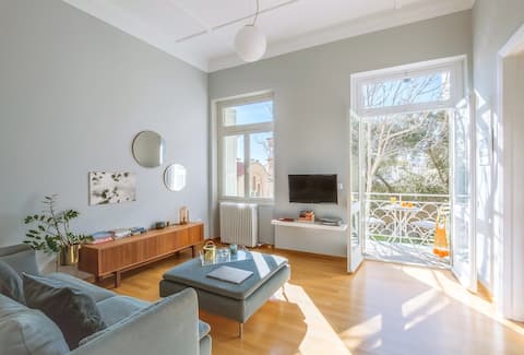 Top Airbnb: Tales in Tiles 1 _ Art Deco flat near Acropolis in ΦΙΛΟΠΑΠΠΟΥ