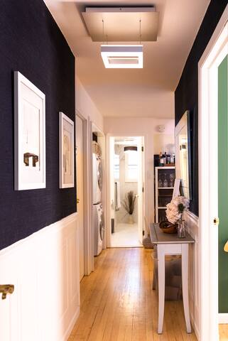 2 Stops from Manhattan in Trendy LIC gallery image 5