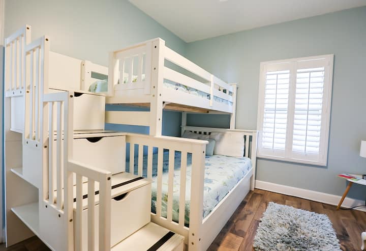 Izba s poschodovou posteľou