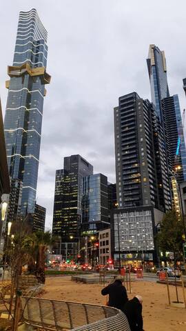 Melbourne and Southbank Gem with 3 Bedrooms gallery image 3