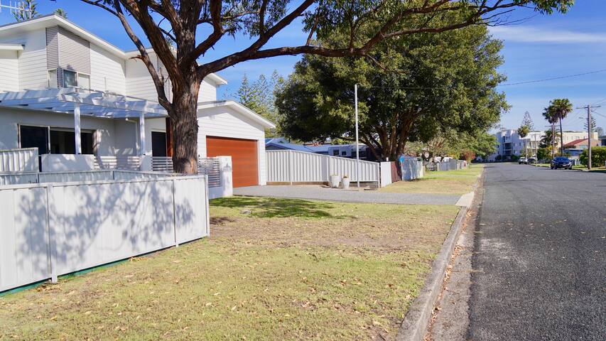 SHORE FIN Four bedroom duplex in Tuncurry gallery image 4