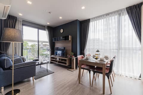 Spacious Room for 2-4 persons, 2 min to MRT