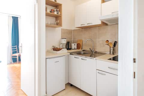 Popular Airbnb listing: Hvar Sunny Studio Apartment with a Gorgeous View in Grad Hvar