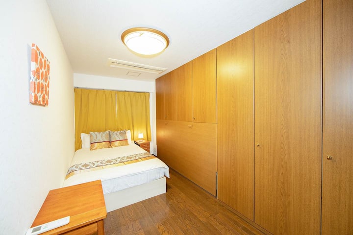 (New) Nipponbashi Station in the heart of Osaka 20 meters on foot, 2 bathrooms The apartment can accommodate 10 people
